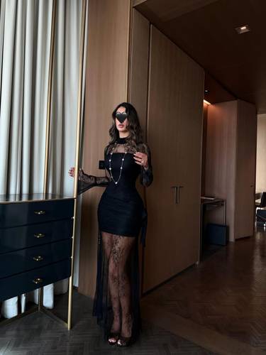 فستان سهرة دانتيل مخملي أسود
