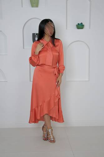 طقم تنورة و بلوزة 