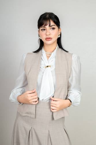 بلوزة بياقة مطوية مع فيست كلاسيكي 