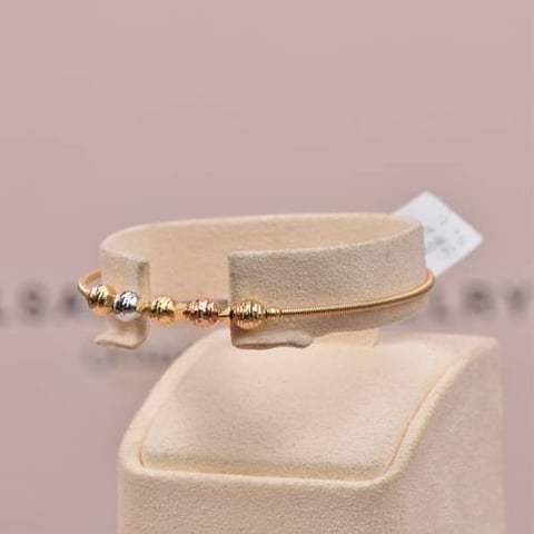 سوارة واقفة عيار 18