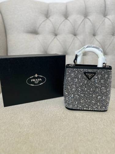 شنطة فضي اسود موضة