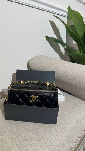 شنطة موضة سوداء