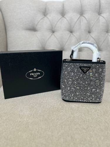 شنطة فضي اسود موضة