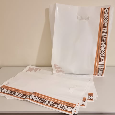 باكيت كيس أبيض بنقشة تراثية كبير