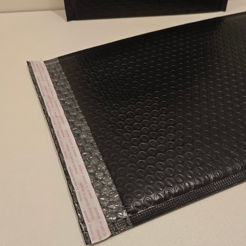Black bubble wrap envelope pack