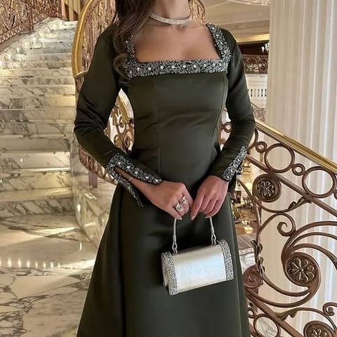 فستان سهرة مزين بالخرز زيتي 