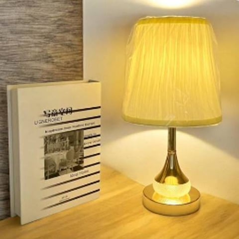 مصباح طاولة معدني
