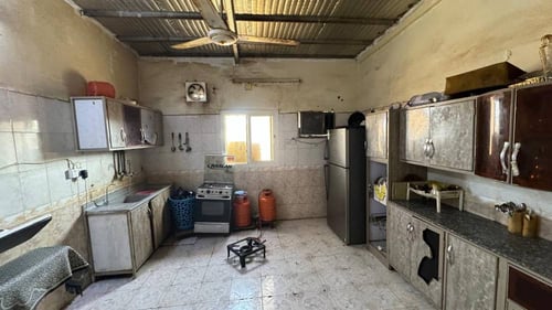  تخيل أن يضيق بك المكان.. والدخل معاً