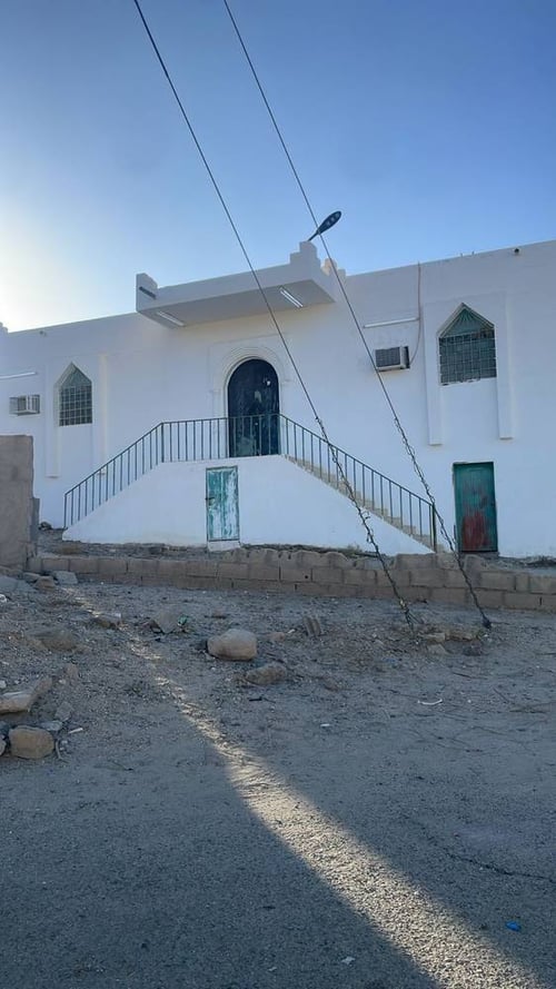 تغيير فرش مسجد الموامرة بالغفرات