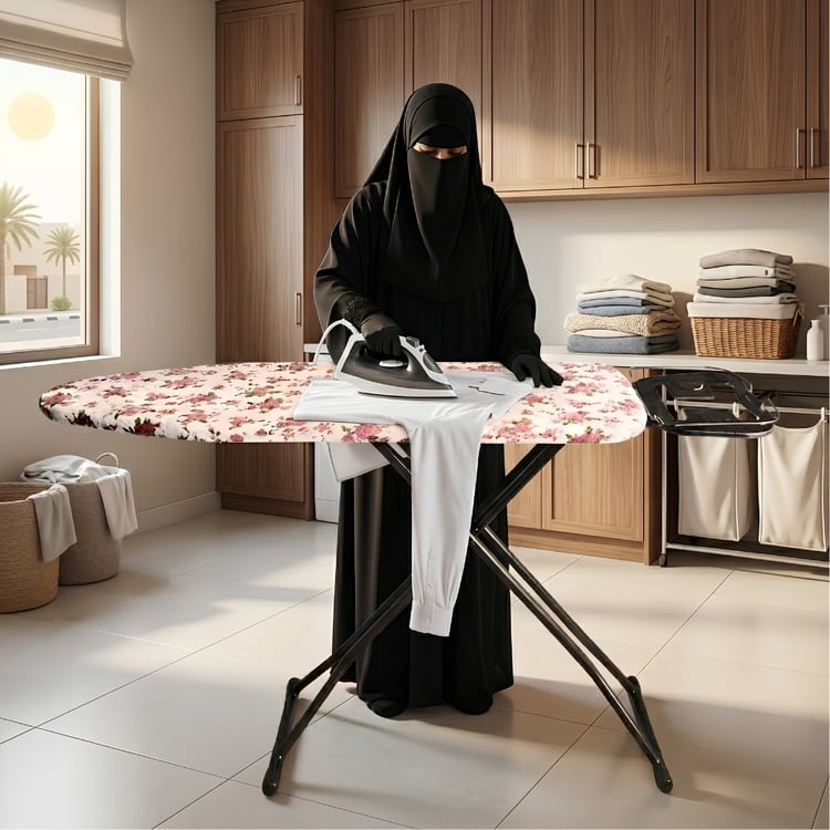 طاولة كوي يورينت الفاخرة مقاس 110×33 سم لون أبيض منقوش شالكي – طاولة كي عصرية بتصميم أنيق وثابت لتجربة كي مريحة واحترافية في المنزل