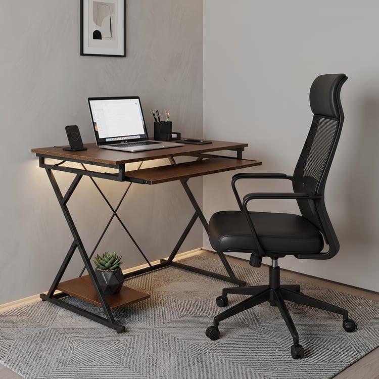 طاولة كمبيوتر مكتبية خشب بهيكل معدني مع رف سفلي جلاستيرا مقاس 80 سم لون بني فاتح – مثالية للمكاتب المنزلية ومساحات العمل الصغيرة