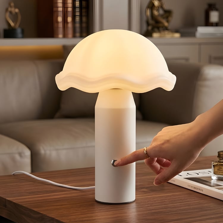 اباجورة LED بشكل فطر بلون أبيض – تصميم عصري لإضاءة الطاولات وغرف النوم