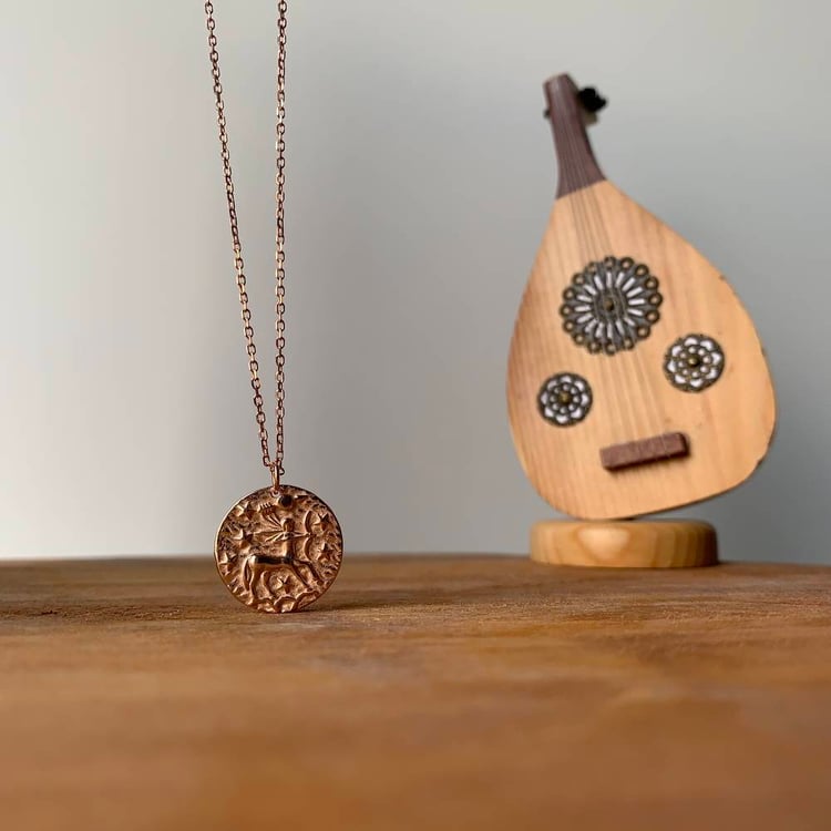 متجر الحلي | سلسلة العملة، ذهبي زهريTrinkets boutique - The token neck