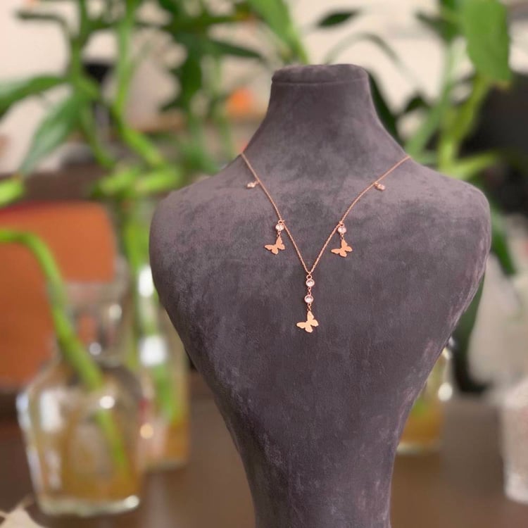 متجر الحلي | سلسلة الفراشات الصغيرةTrinkets boutique - Small butterfli