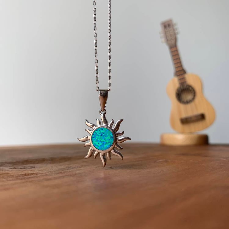 متجر الحلي | سلسلة شمس أوبال Trinkets boutique - Opal sun necklace
