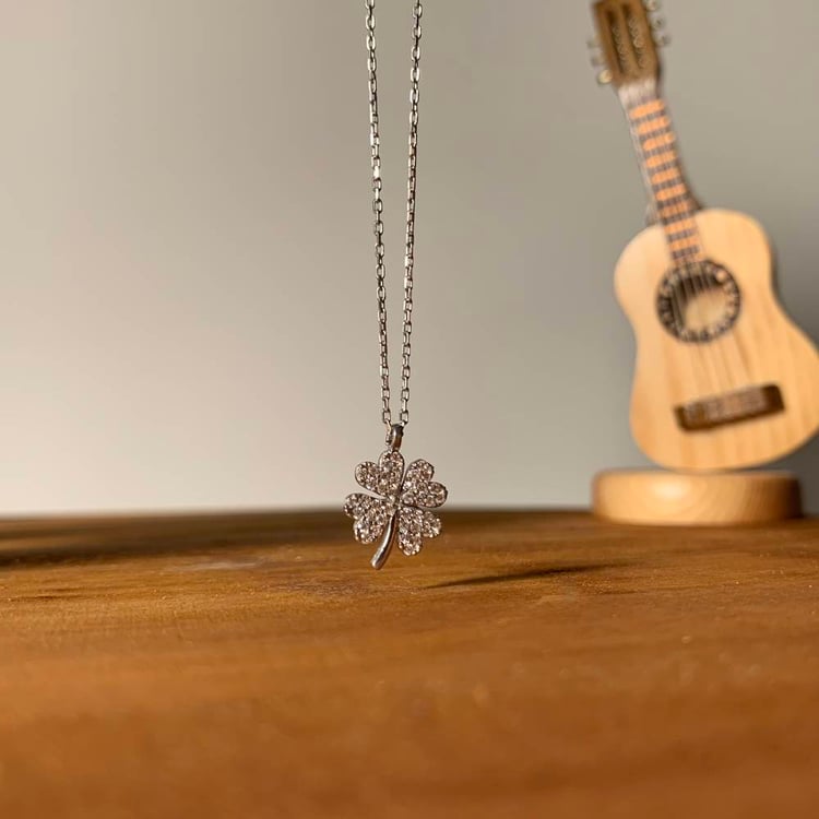 متجر الحلي | سلسلة الوردة، فضيTrinkets boutique - The flower necklace,