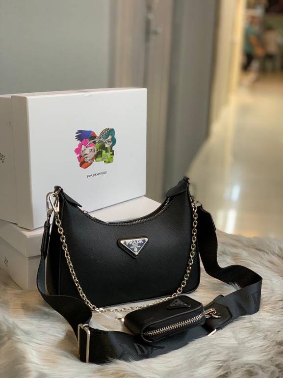 شنطة نسائية ماركة برادا