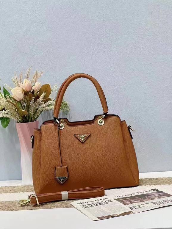 شنطة نسائية ماركة برادا
