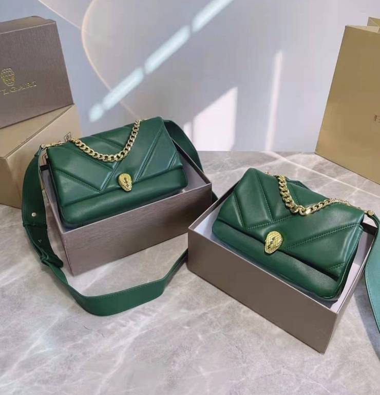 شنطة يد نسائية ماركة بولغري
