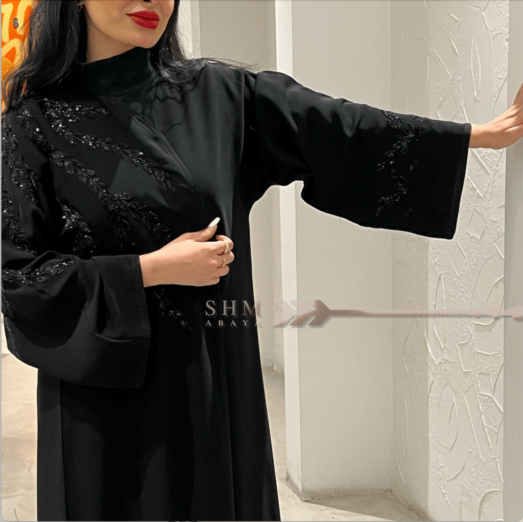 عباية تطريز على الكتف