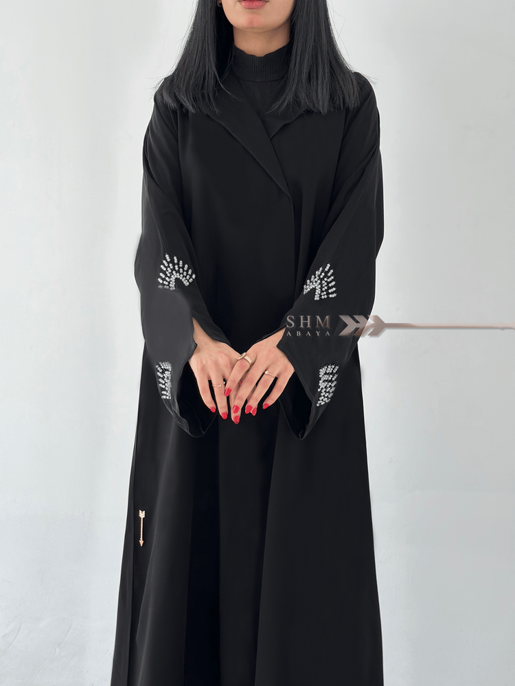 عباية بتطريز ابيض