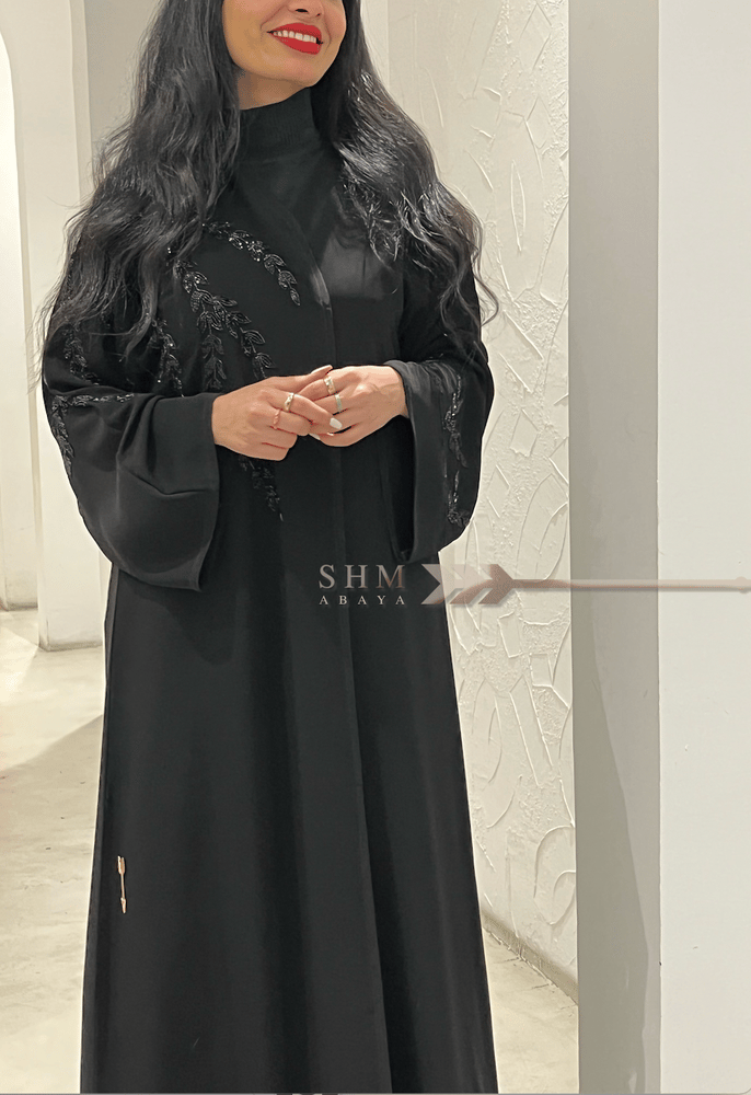 عباية تطريز على الكتف