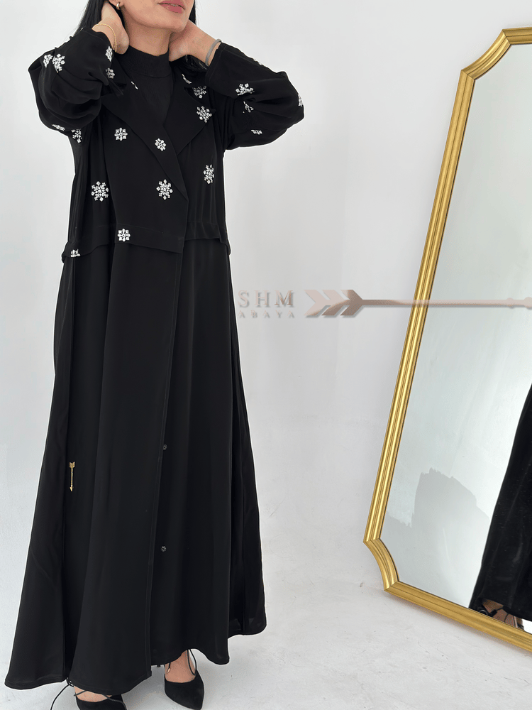 عبايه تطريز ابيض
