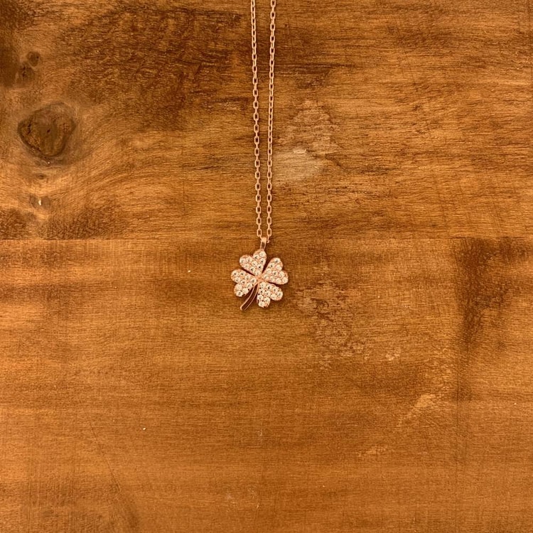 متجر الحلي - سلسلة الوردة، أبيضTrinkets boutique - The flower necklace