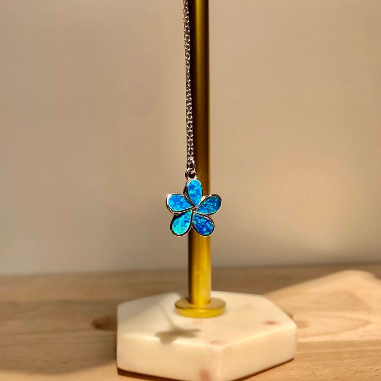 متجر الحلي - سلسلة وردة الأوبال Trinkets boutique - Opal flower neckla