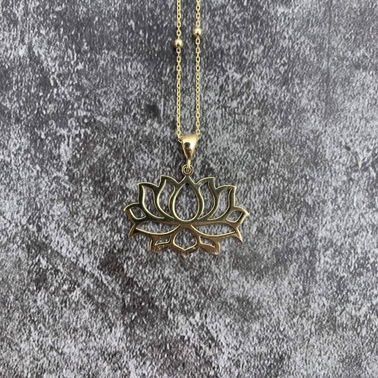 متجر الحلي - قلادة زهرة اللوتس، ذهبي Trinkets boutique - Lotus flower