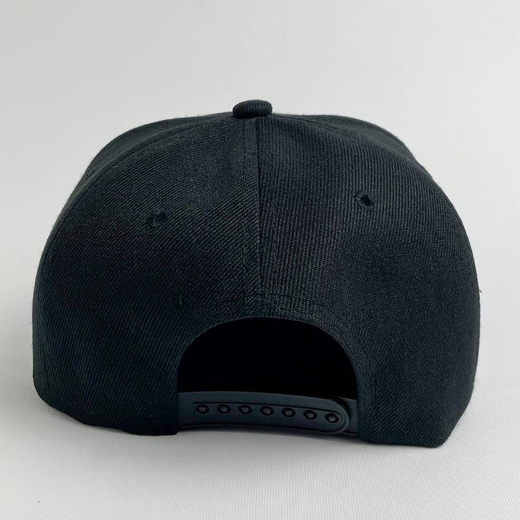 Cap On Map | THE GOLDEN LION - BLACK