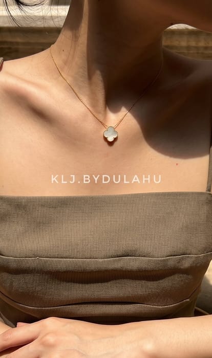 لأنكِ مثل القمر.. فريدة، مضيئة، وجاذبيتك لا تُقاوَم 💫إكسسوارات ناعمة تضيفلك لمسة جمال ✨
