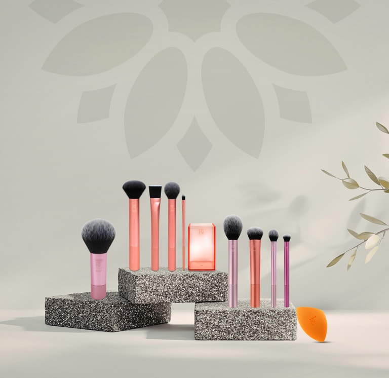 ✦ الفرش والأدوات ✦
