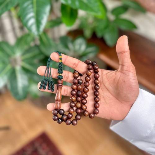 مسباح خشب العود تفصال زيتي