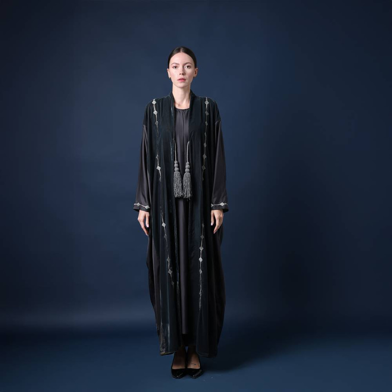 Velvet and silk abaya with tassels