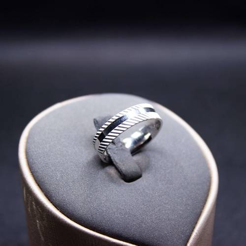 دبلة فضة عيار 925 بتصميم أنيق