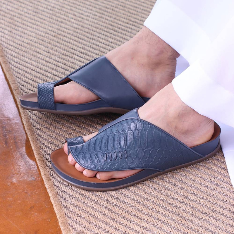 حذاء طبي كحلي بنقشة جلد الثعبان مريح وخفيف