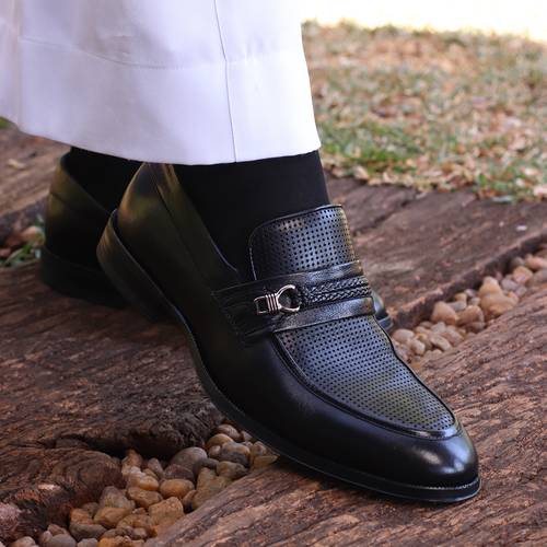 حذاء رسمي بتصميم عصري وأنيق