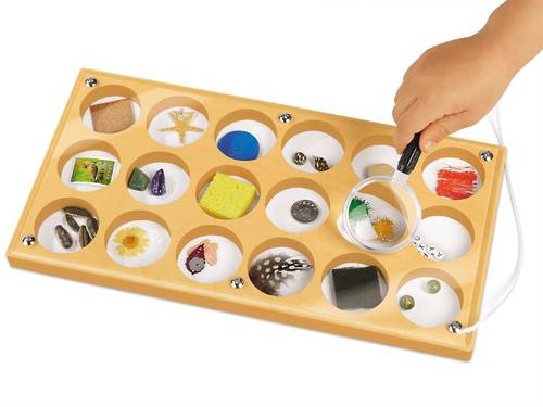 MAGNIFIER DISCOVERY BOARD