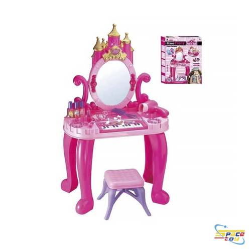 Royal makeup with piano