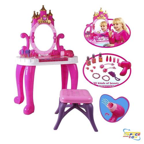 Royal makeup with piano