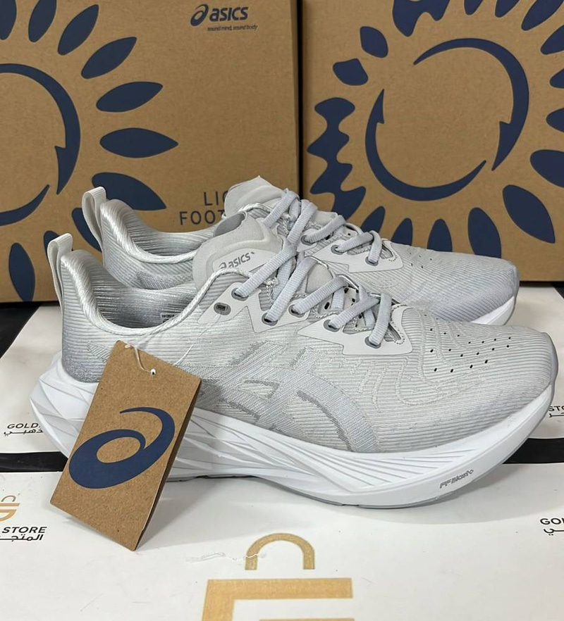 ASICS NOVABLAST 4
