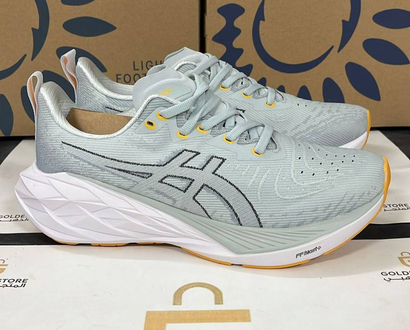 ASICS NOVABLAST 4