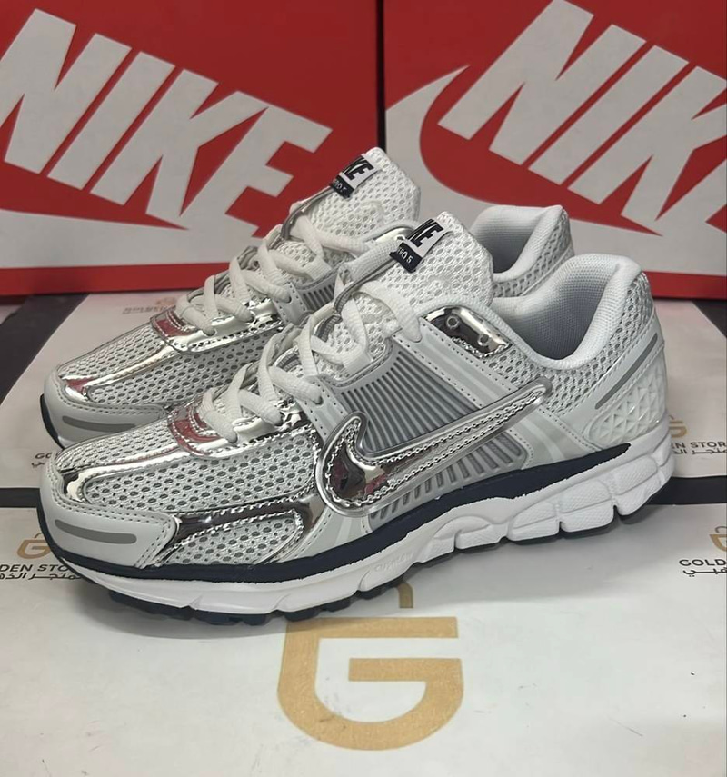 NIKE VOMERO 5