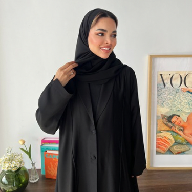 عباية صالونا كوري بياقة رسمية - عبايه عملية فاخرة لكل يوم من عبايات لوسين ( عبايه شموخ) 
