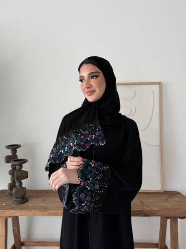 عباية كريب ملكي بتطريز ورود ملون على الأكمام مع شك (عباية دلال ملون)