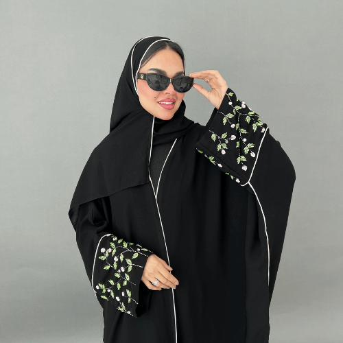 عباية بشت سوداء بتحديد وردي وأكمام شك ورود فخم (عباية اريام)