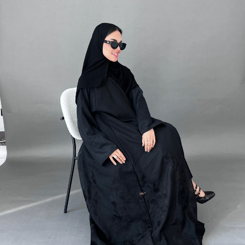 عباية كريب فاخر بتطريز أسود أنيق من الأسفل (عباية رشا أسود) 
