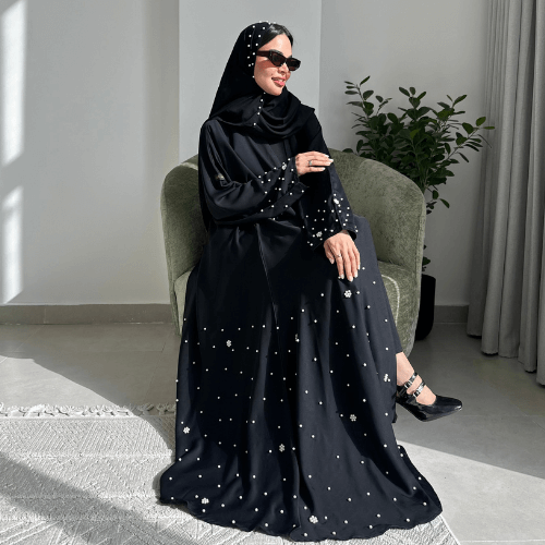 عباية كلوش مزينة باللؤلؤ الأبيض على الأكمام وأسفل العباية (عباية نجاة) 