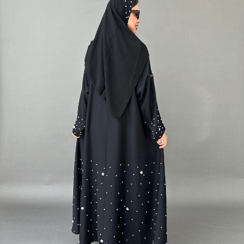عباية كلوش مزينة باللؤلؤ الأبيض على الأكمام وأسفل العباية (عباية نجاة) 